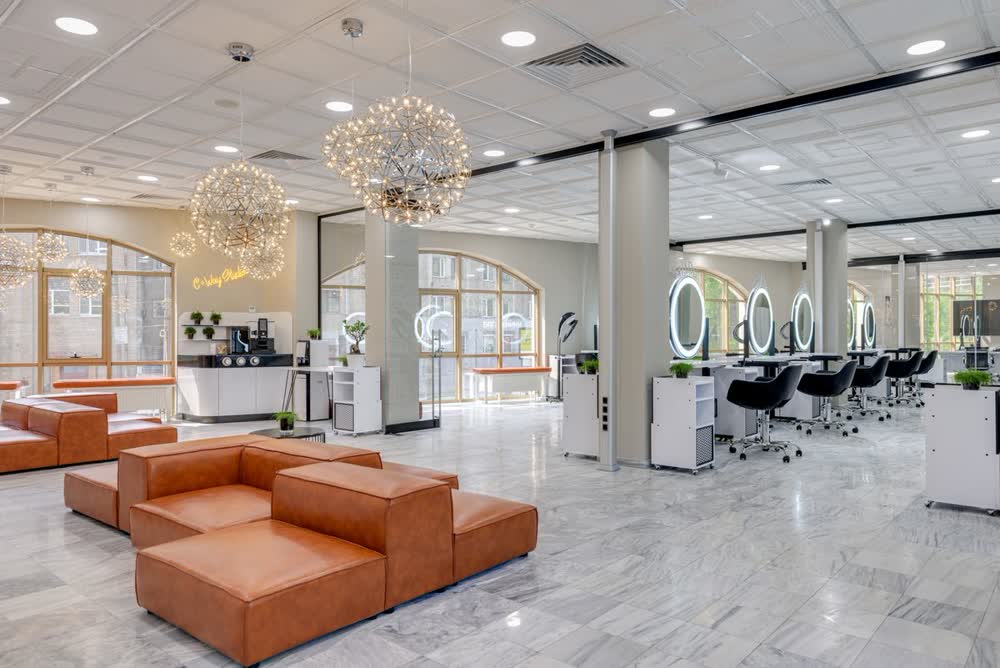 Wachtruimte met lounge-bank in de salon